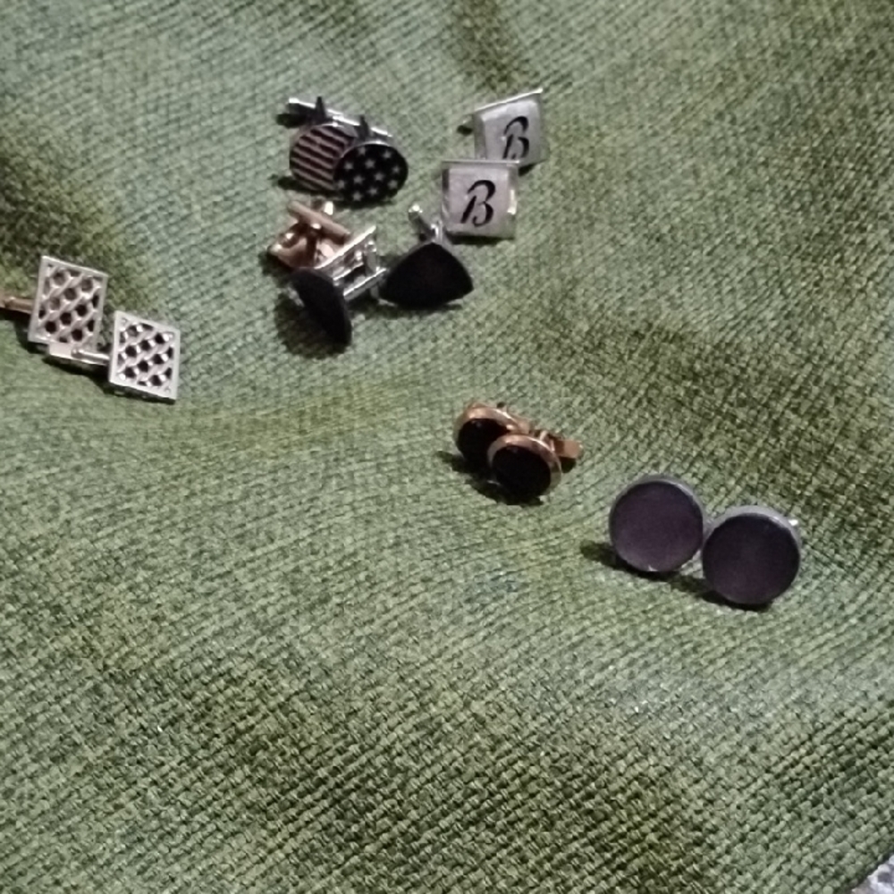 Elegant Silver and Black Cufflinks Sets(7)